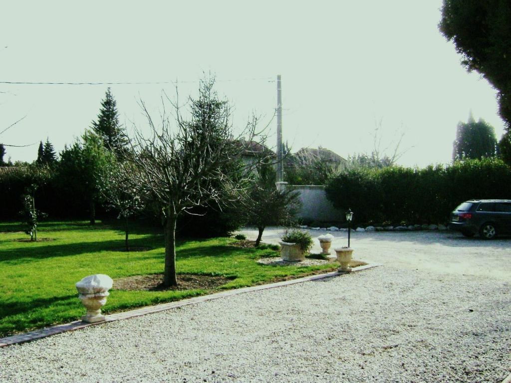 Gite La Gourmandine Saint-Andiol ภายนอก รูปภาพ